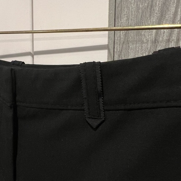 146. The Limited Cassidy Fit Cuffed Capri Pant 4 • Ins 20 Rise 8 - Picture 6 of 9